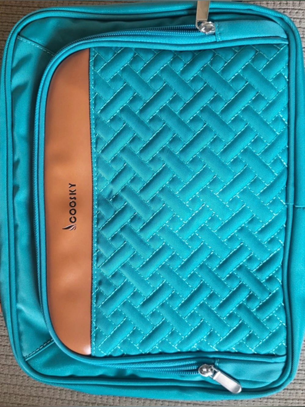 “Like New”. Coosky Travel Hanging Toiletry Bag.  Turquoise   (11”H X 14”L X 3”W)
